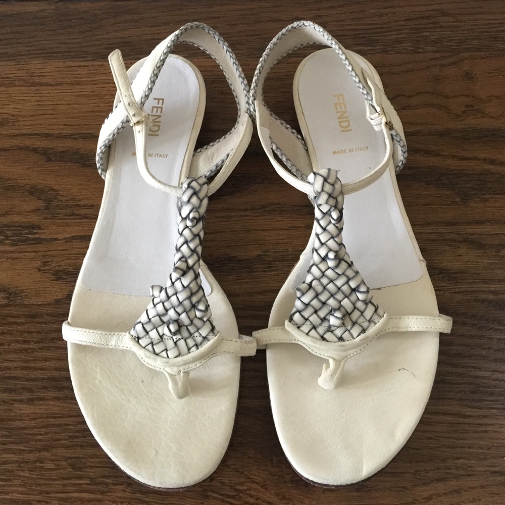 🎀 Fendi White Sandals 🎀 - Picture 2 of 3